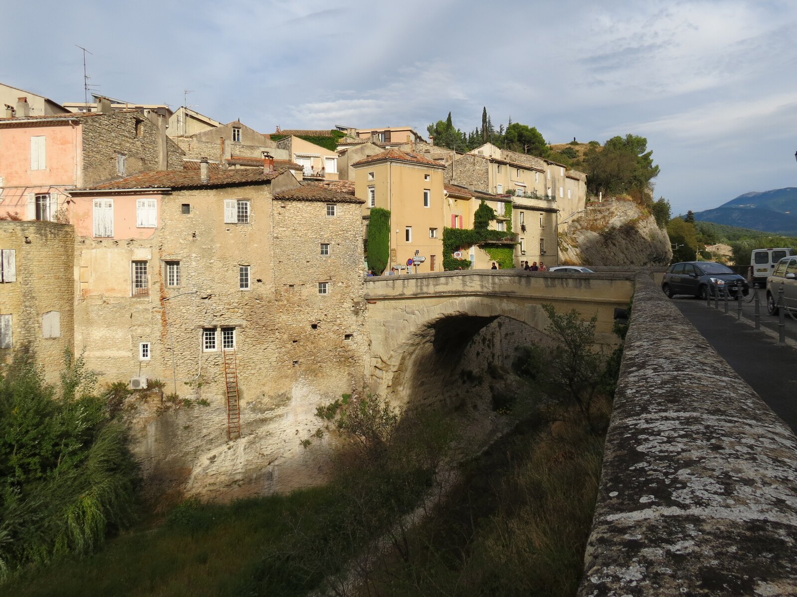 Le pont romain et la cité ancienne de Vaison-la-Romaine